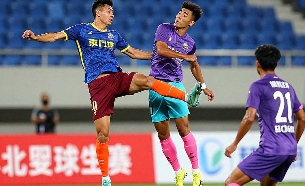Hà Nội FC 1-4 SL Nghệ An: Vết nứt mang tên đường biên và cái giá của hàng thủ dâng cao Hà Nội FC 1-4 SL Nghệ An: Vết nứt mang tên đường biên và cái giá của hàng thủ dâng cao