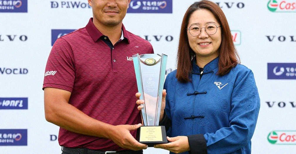 Bức ảnh Faker và Jensen Huang không nói về AI — nó nói về một cuộc đàm phán lại quyền lực ở T1