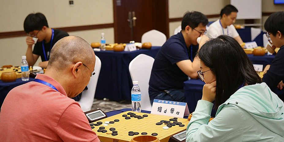 Carlsen trở lại, ngai vàng chờ đợi
