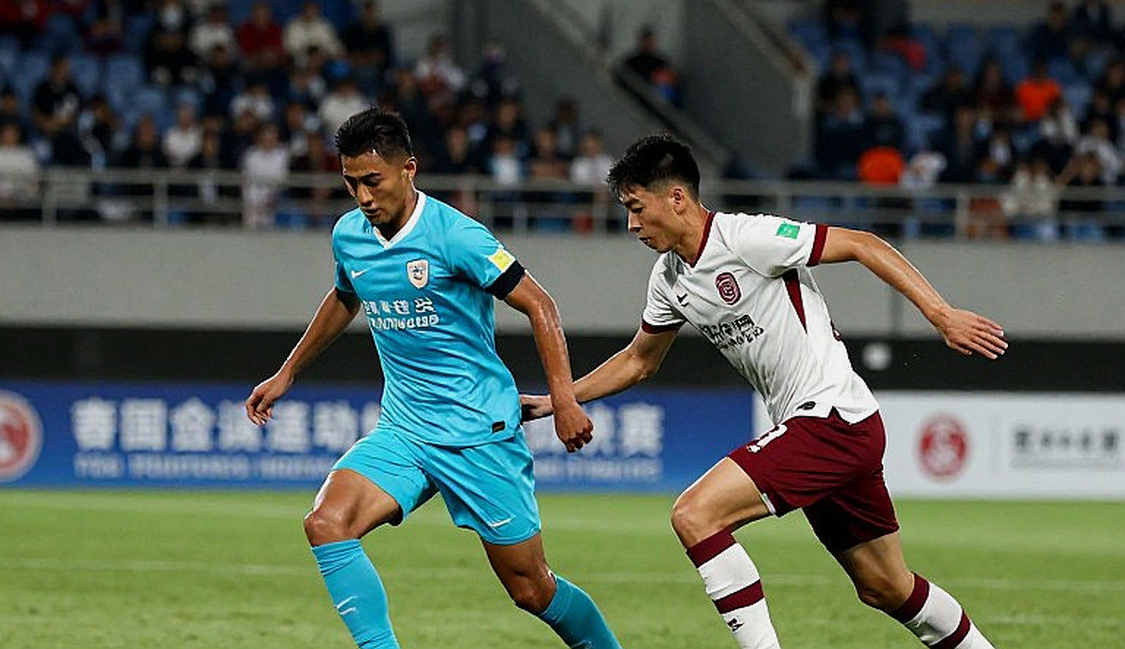 Vietnam U23 land in Nagoya: 55 hours before Kuwait, with the SLNA block as an anchor