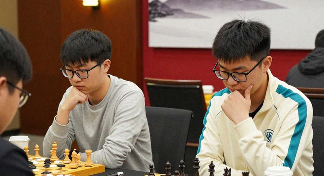 GCL 2026: Nepomniachtchi tạo áp lực cho Carlsen nhưng chia điểm, đánh bại Sindarov trên thời gian